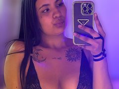 Oniriica69 - female with black hair and  big tits webcam at ImLive