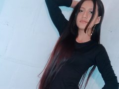 paulinasaeEnz - female with black hair and  small tits webcam at ImLive