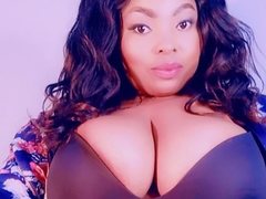 queentitss - female with brown hair and  big tits webcam at ImLive