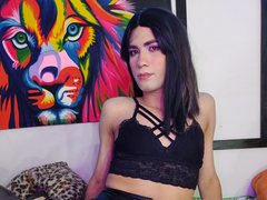 QueenDream - shemale with black hair and  small tits webcam at xLoveCam
