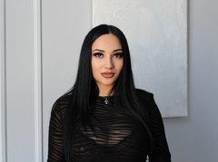 RianaBlum - female with black hair webcam at LiveJasmin