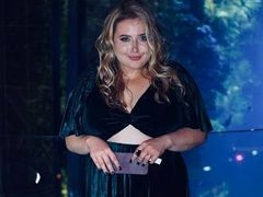 RichQueennn - blond female with  big tits webcam at ImLive