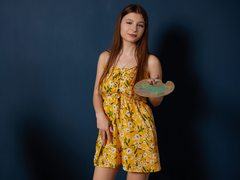 RinaMason - female with brown hair webcam at ImLive