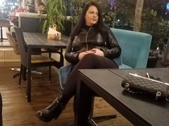 S3crettMilff - female with black hair webcam at ImLive