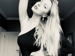 SandraVayns - blond female with  big tits webcam at LiveJasmin