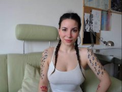 SandraSchonherz - female with brown hair webcam at ImLive