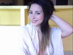 SandraSchonherz - female with brown hair webcam at ImLive