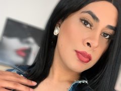 SaraWinson - shemale with brown hair webcam at xLoveCam