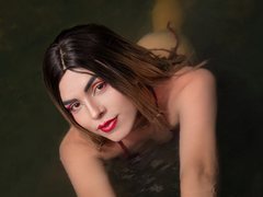 SaraaValley - blond shemale webcam at xLoveCam