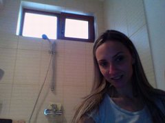 LaReinadelSur - female with brown hair webcam at ImLive