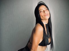 sharlotrodriguezz - female with black hair webcam at ImLive