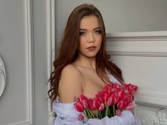 Sliminxx - female with brown hair and  small tits webcam at ImLive