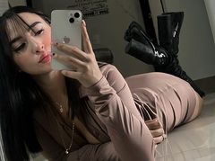 sophiaLoret25 - female with black hair and  small tits webcam at ImLive
