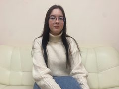 AdalynnBrandt - female with brown hair webcam at LiveJasmin