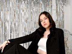 AdalynnBrandt - female with brown hair webcam at LiveJasmin