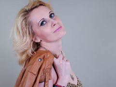 SuzzySilas - blond female with  big tits webcam at LiveJasmin