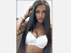 SweetyJam - female with black hair and  big tits webcam at ImLive