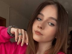 sweetcandy6999 - female with brown hair and  small tits webcam at ImLive