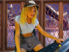 TatyLorenX - blond shemale webcam at xLoveCam