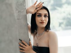 TatiiKa - female with black hair webcam at ImLive