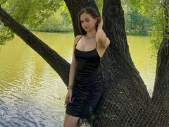 TenderCuteLady - female with brown hair and  small tits webcam at ImLive