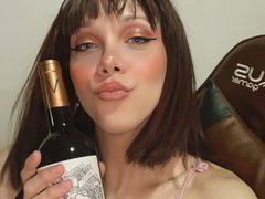 The_Cherry_BR - female with brown hair webcam at ImLive