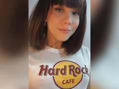 The_Cherry_BR - female with brown hair webcam at ImLive