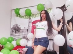 thaislegs - shemale with black hair and  big tits webcam at ImLive