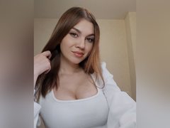 Tianaloverr - female with black hair and  small tits webcam at ImLive