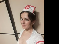 TinaWentura - female with brown hair webcam at ImLive