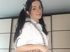 TinaWentura - female with brown hair webcam at ImLive