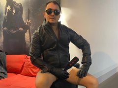 LucianoTop - male webcam at ImLive