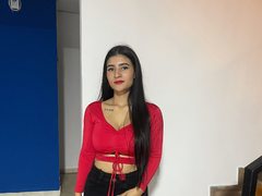 Trianataylor - female with black hair and  small tits webcam at ImLive