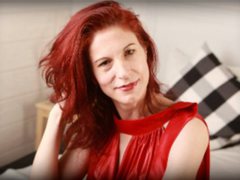 DeLuxeKaterine - female with red hair webcam at ImLive