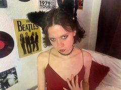 Ursula_Davis - shemale with black hair webcam at ImLive