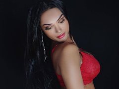VanezzaTss - shemale with black hair webcam at xLoveCam