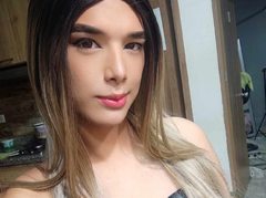 Vicky_ - blond shemale webcam at ImLive