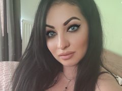 XReinaChelsey - female with black hair and  big tits webcam at ImLive