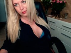 YouLucky - blond female with  big tits webcam at ImLive
