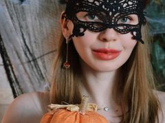 YourSparklee - blond female with  small tits webcam at ImLive