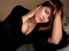 AdelRusso - female with brown hair webcam at LiveJasmin