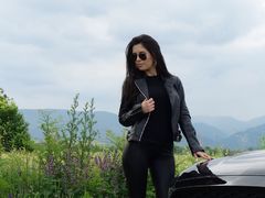 AdrianaHunter - female with black hair and  big tits webcam at LiveJasmin