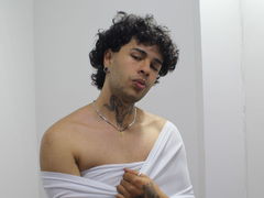 AlexioRossi - male webcam at LiveJasmin