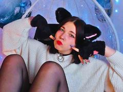 AliceKingsman - female with black hair webcam at LiveJasmin