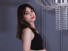 AliceaMoon - female with brown hair webcam at LiveJasmin