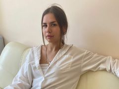 ManyRemis - female with brown hair webcam at LiveJasmin