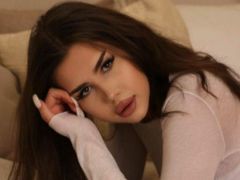 ManyRemis - female with brown hair webcam at LiveJasmin