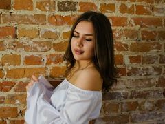 ManyRemis - female with brown hair webcam at LiveJasmin