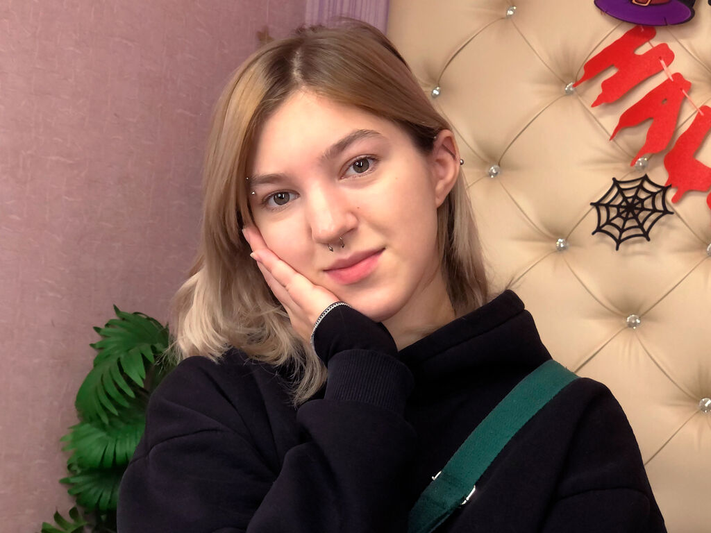 Alyssakent Small Boobed Blond Teen Female Webcam