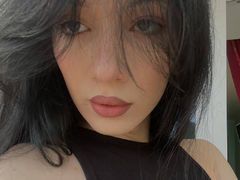 AmandaWais - shemale with brown hair webcam at LiveJasmin